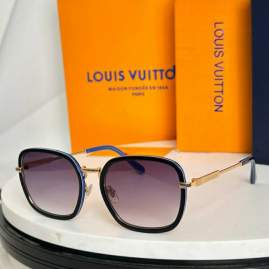 Picture of Louis Vuitton Sunglasses _SKUfw76366574fw